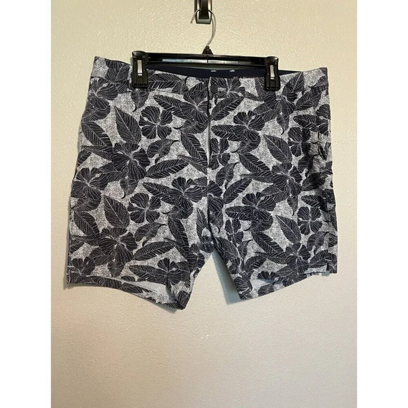 Rhone Other - Rhone Mens Seersucker Shorts In Navy Hibiscus Print Size 36 Chino Golf 7” Inseam